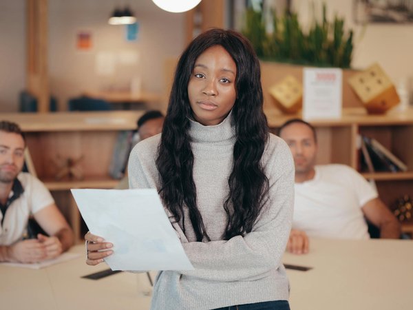 ¿Cuáles son los mejores métodos para mantener una piscina limpia y segura durante el verano?