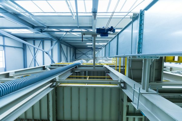 ¿Cómo puede una empresa optimizar su presencia en redes sociales utilizando analítica avanzada?